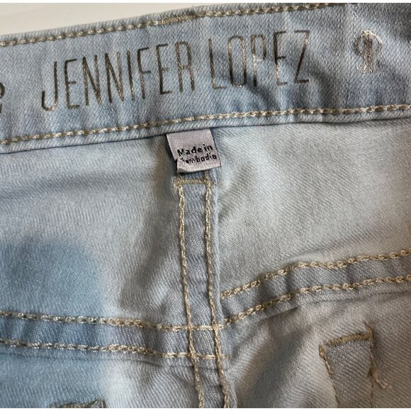 Jennifer Lopez Light Gray Capris - Picture 6 of 8